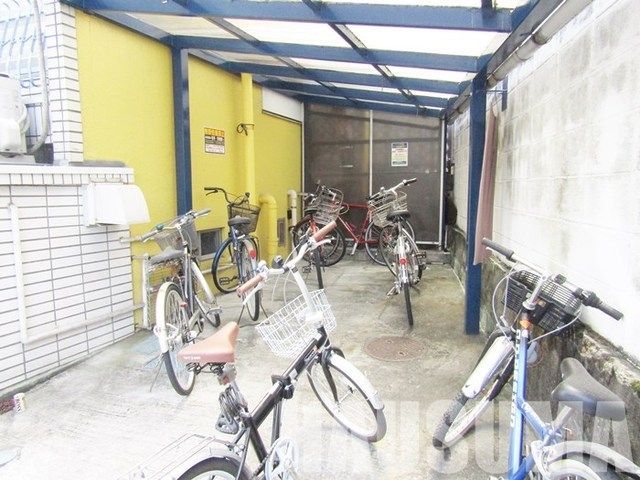 駐車場　自転車置き場