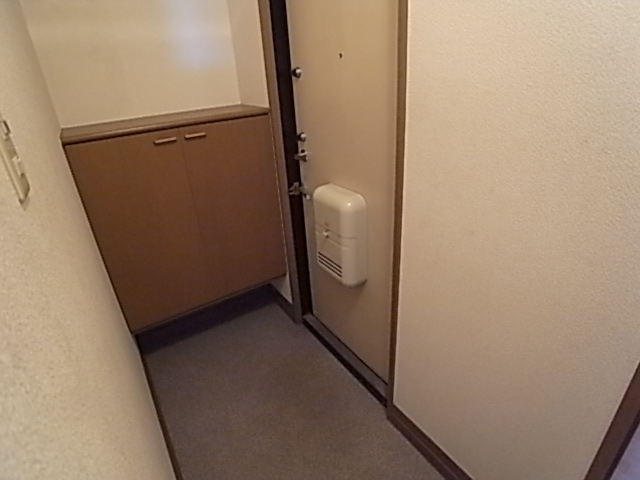 玄関　※103号室の写真になります。