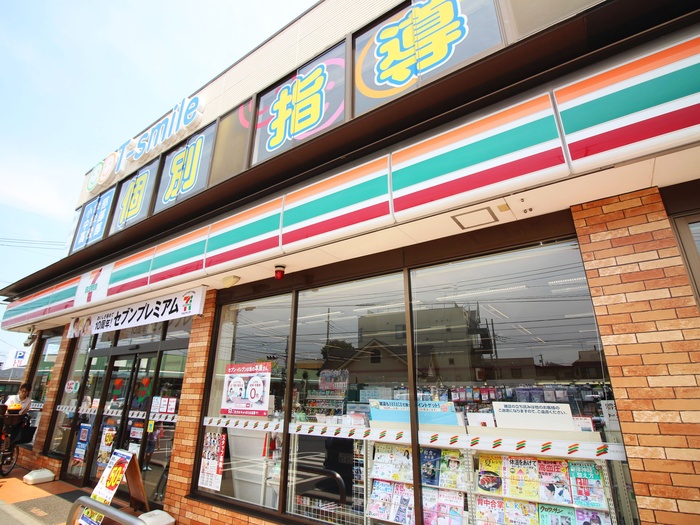 コンビニ　セブンイレブン（コンビニ）まで300m