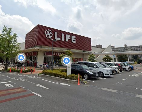 スーパー　ライフ吉川栄町店（スーパー）まで897m