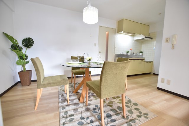 居室・リビング　別号室画像。ご参考下さい