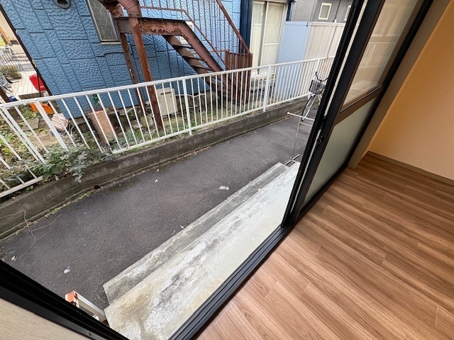 バルコニー　テラス