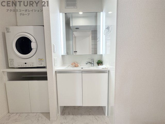 洗面設備　幅広い洗面台