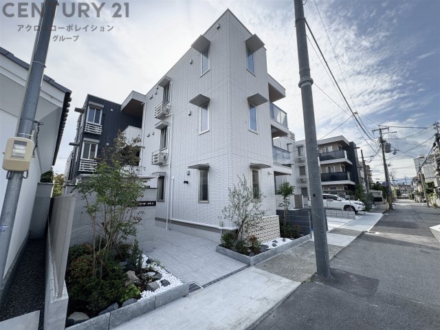 建物外観　白を基調とした外観