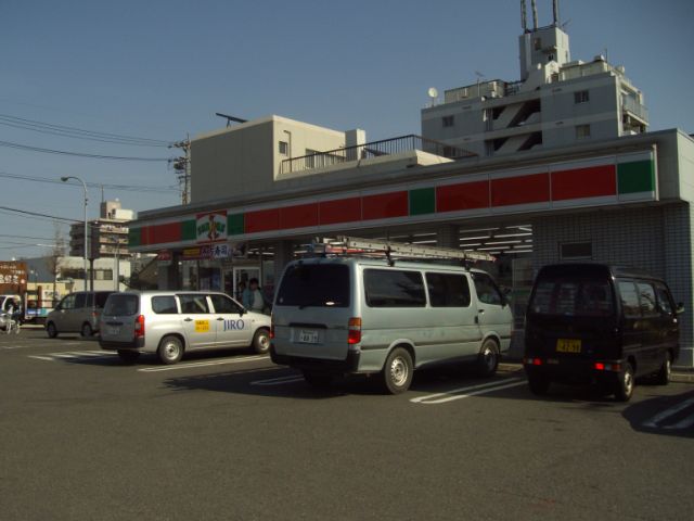 コンビニ　サンクス（コンビニ）まで700m