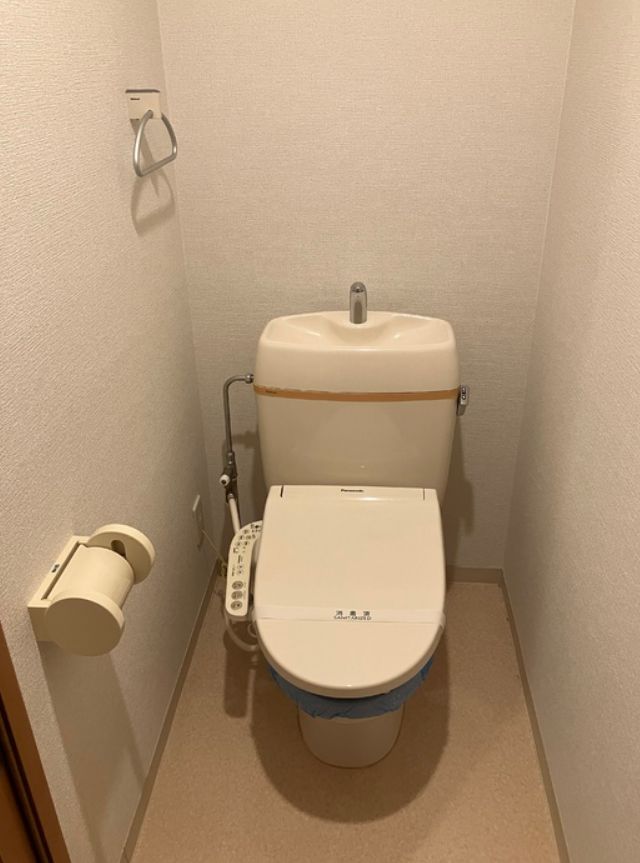 トイレ　温水洗浄便座