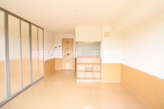 居室・リビング　腰壁のおしゃれなリビングです！