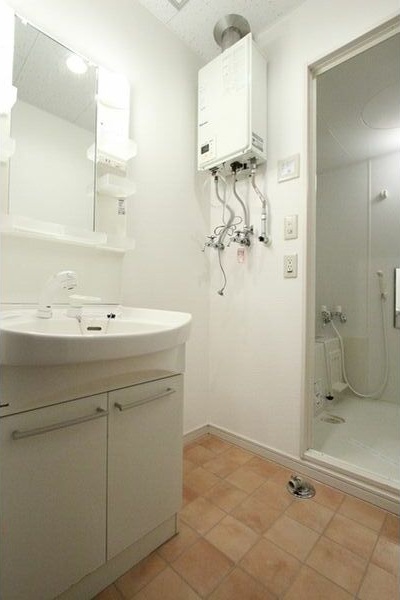 洗面設備　シャワードレッサー付きです！