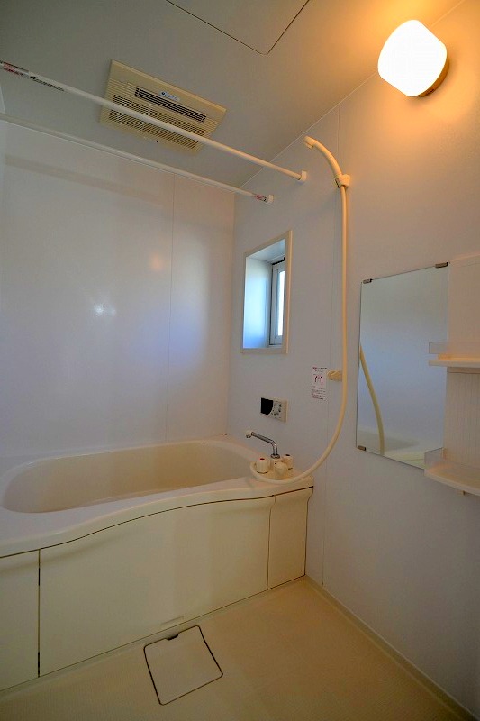 バス・シャワールーム　お問合せはシティホーム海田センター　082-821-2227