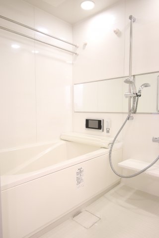 バス・シャワールーム　落ち着いた空間のお風呂です