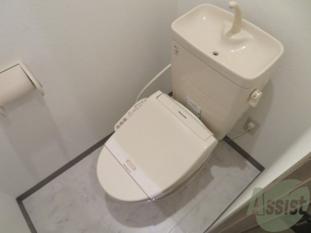 トイレ　ウォシュレット機能付きのトイレになります