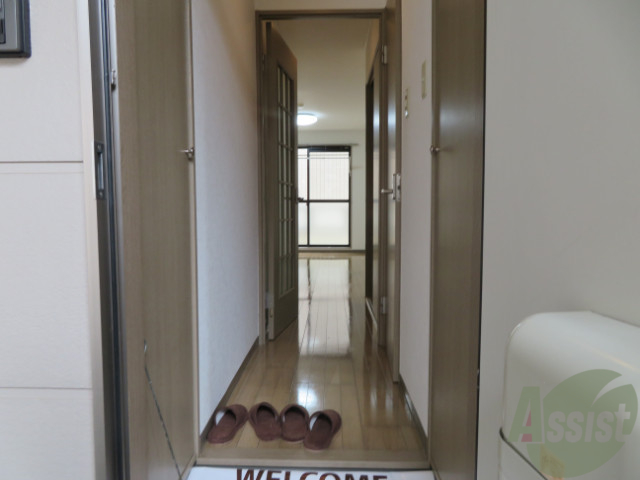 玄関　玄関の様子です。奥行きのあるお部屋ですね。