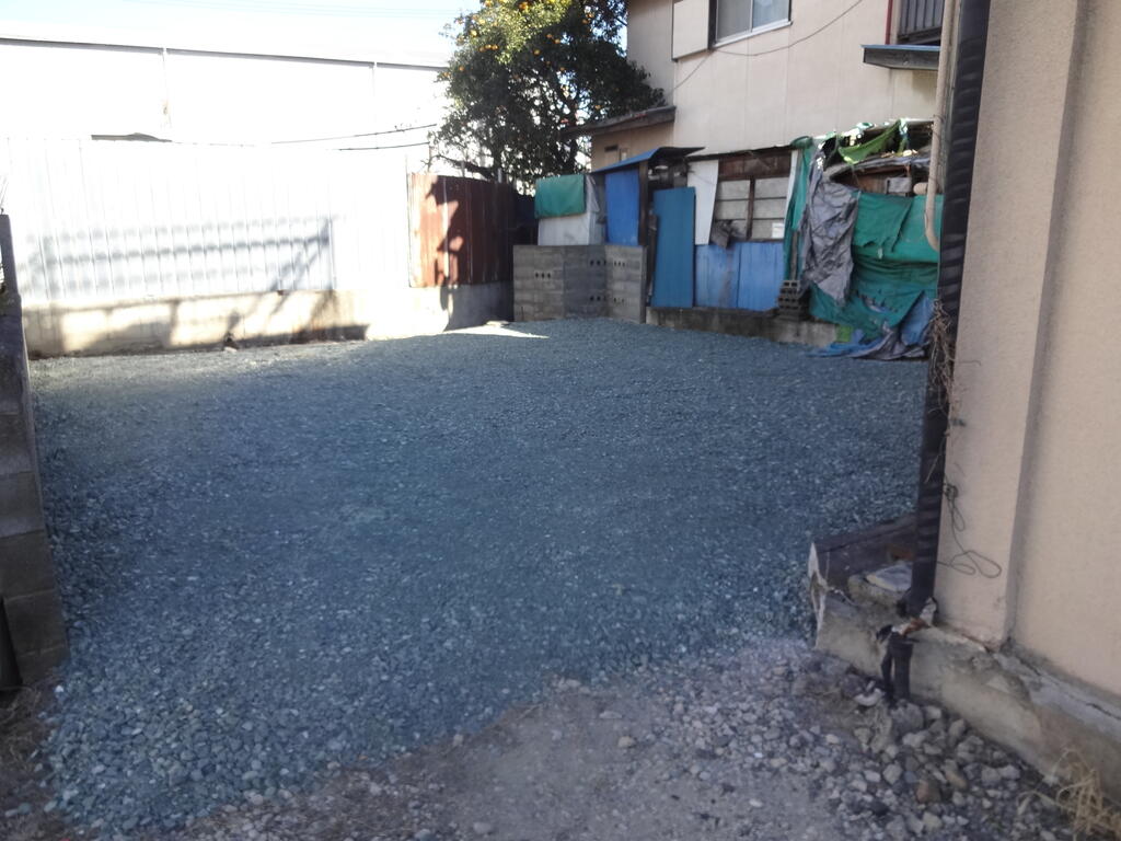 その他　駐車場（建物裏側）