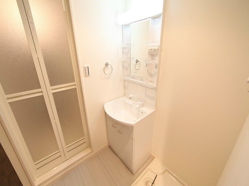 洗面設備　脱衣所　独立洗面台（シャンプードレッサー）洗濯機用意できます