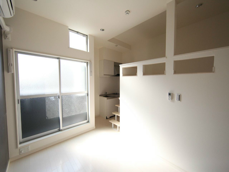 居室・リビング　洋室10.4帖　上階ロフト5帖（収納でもお部屋でも使えます）