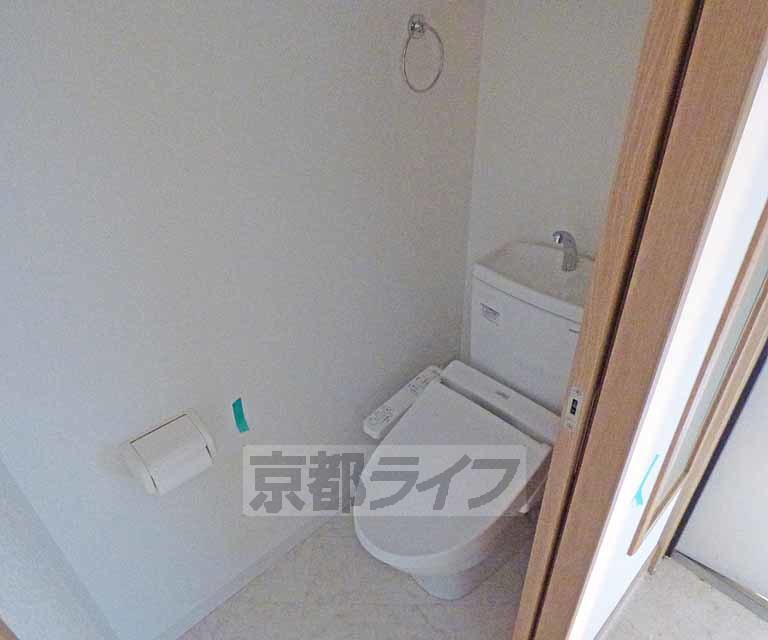 トイレ　清潔感のあるお風呂です。