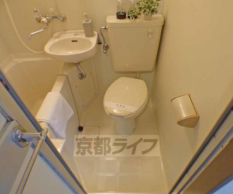 トイレ　ゆとりのあるトイレスペースです。