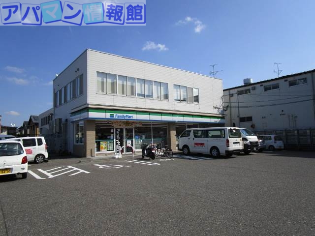 コンビニ　ファミリーマート新潟鐙西店（コンビニ）まで242m