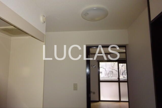 その他部屋・スペース　落ち着いた色味の床材がくつろぎ空間を演出♪