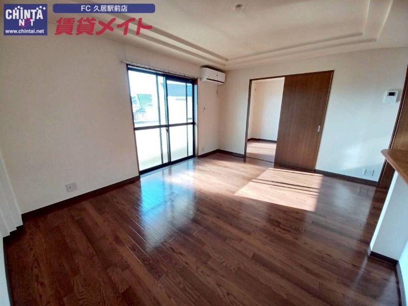 居室・リビング　反転タイプ参考写真