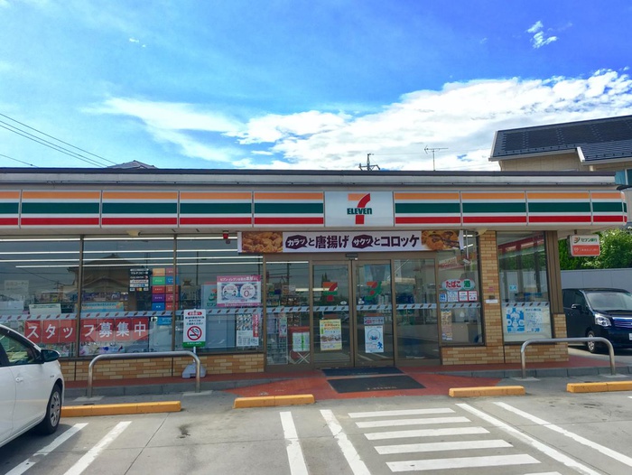 コンビニ　セブンイレブン（コンビニ）まで180m