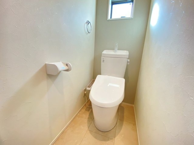 トイレ　モデル１０１号室内装です。