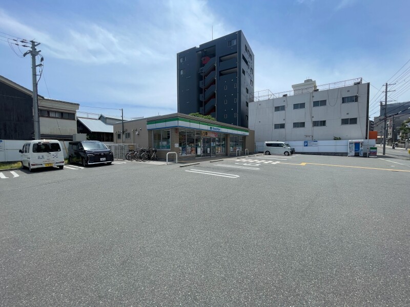 コンビニ　ファミリーマート大今里西一丁目店（コンビニ）まで82m