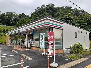 コンビニ　セブンイレブン橋本インター南店（コンビニ）まで700m