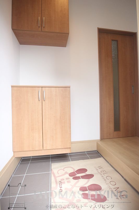 玄関　同じシリーズの物件の写真でご参考ください。