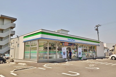 コンビニ　ファミリーマート 茶売町店（コンビニ）まで1240m
