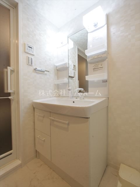 洗面設備　脱衣所　独立洗面台（シャンプードレッサー付）