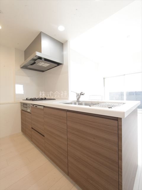 キッチン　システムキッチン（ガス3口グリル付）食洗器完備