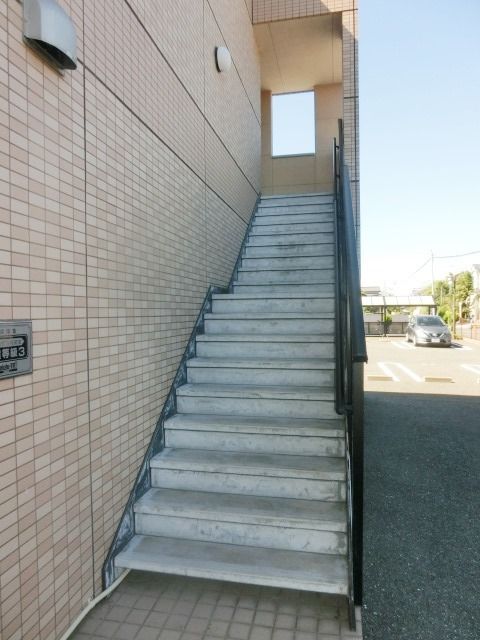 エントランス　2階に上がる階段です