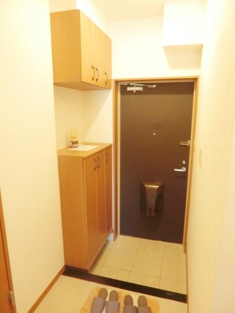 玄関　玄関にはシューズボックスがあります