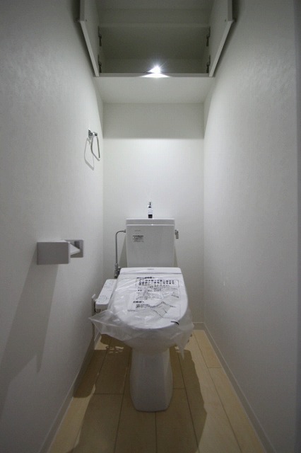 トイレ　同物件、別号室のものです。