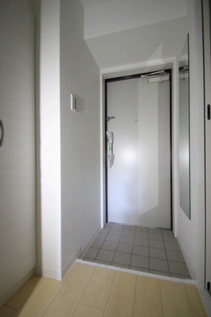 玄関　同物件、別号室のものです。