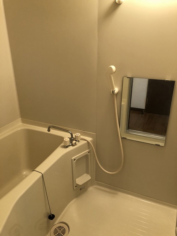 バス・シャワールーム　あると嬉しい鏡付き！