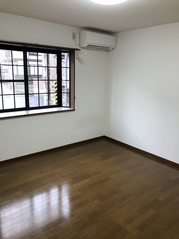 居室・リビング　8帖の洋室です