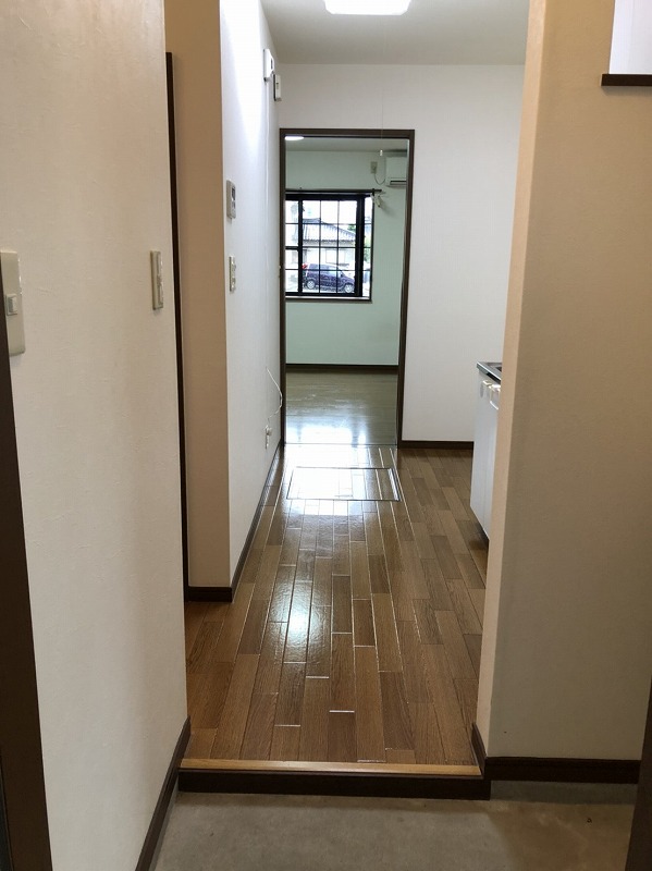 玄関　玄関はコンパクトサイズですが、靴箱完備！