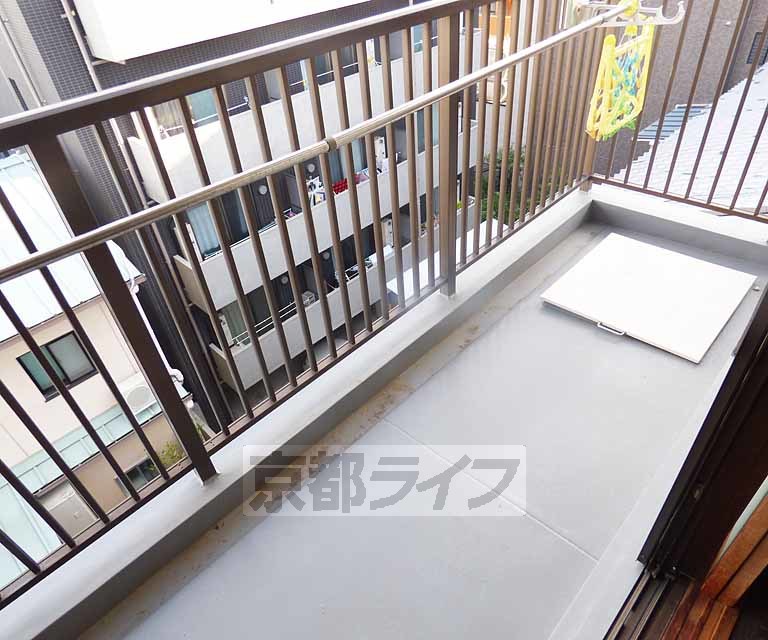 バルコニー　広々としたバルコニーです。