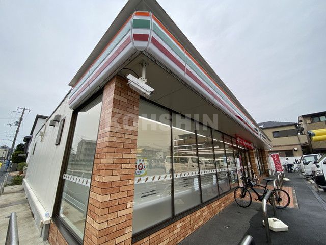 コンビニ　セブンイレブン（コンビニ）まで487m