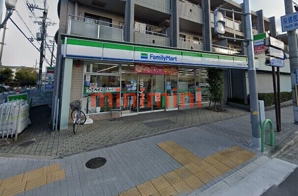 コンビニ　ファミリーマート茨木春日三丁目店（コンビニ）まで123m
