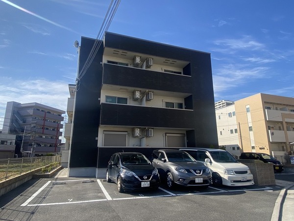 駐車場　敷地内駐車場！