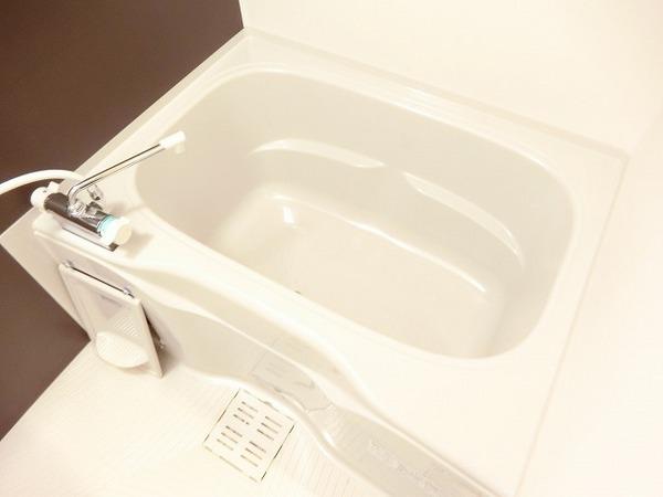 バス・シャワールーム　浴室乾燥機付きバス！