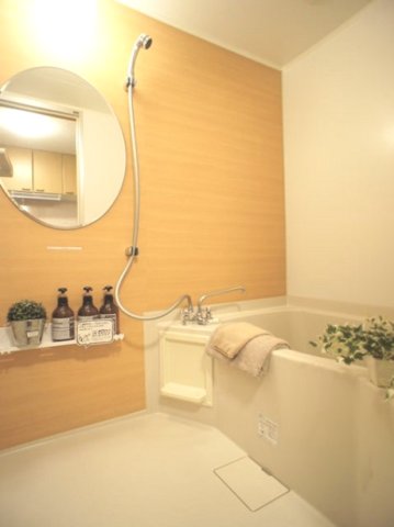 バス・シャワールーム　シャワーが付いています♪