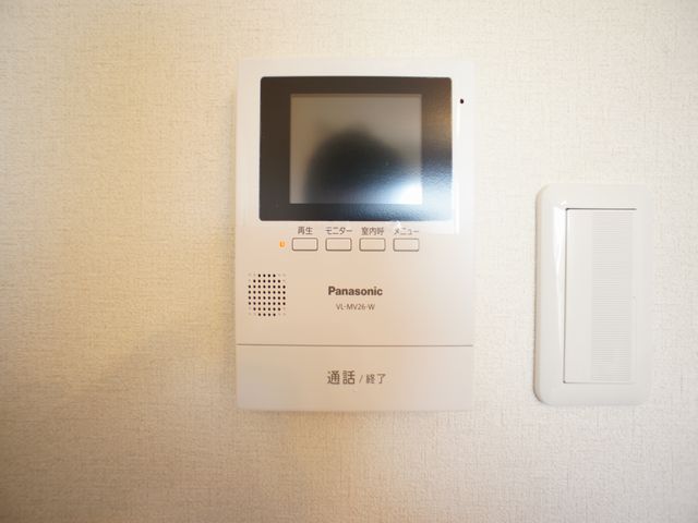 セキュリティ　訪問者の確認ができるTVドアホン付きです♪