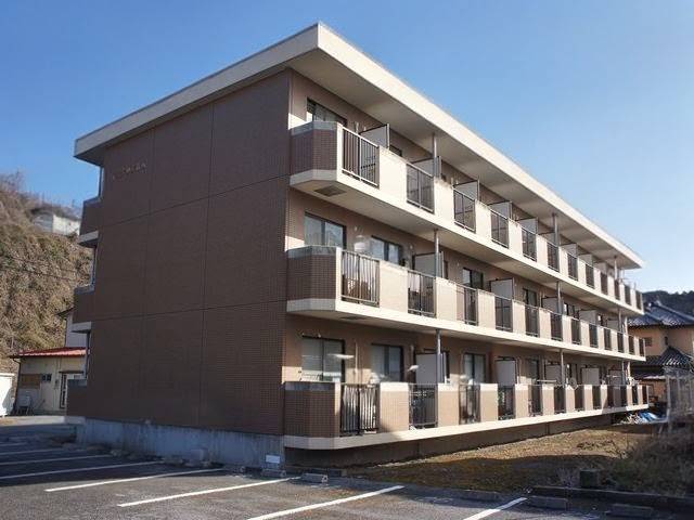 建物外観　3階建てマンションです♪