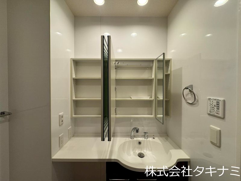 その他　三面鏡収納