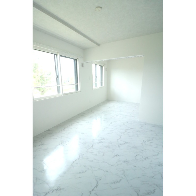 居室・リビング　白基調の内装♪