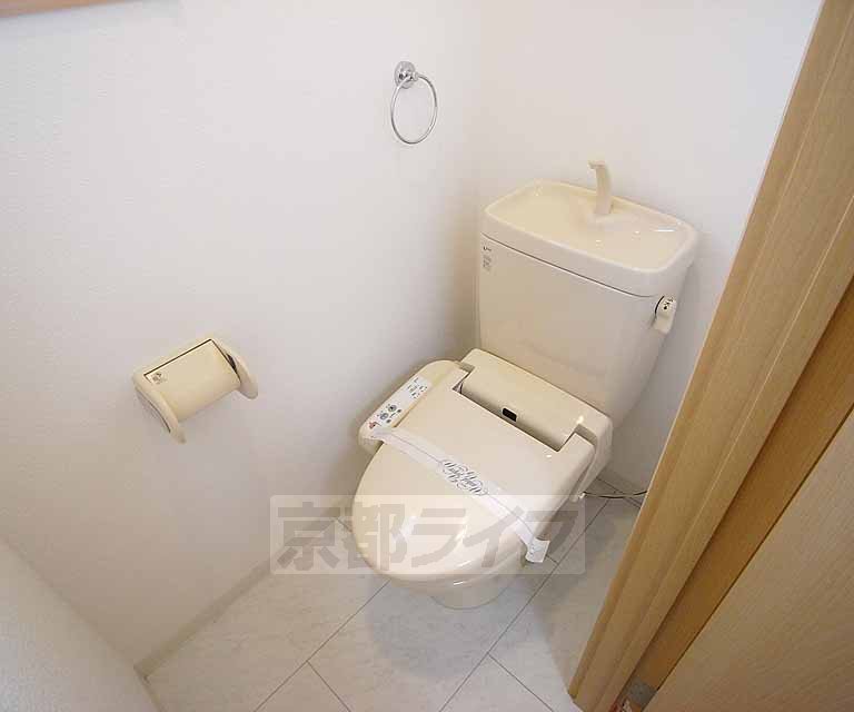 トイレ　ウォシュレット付きです。